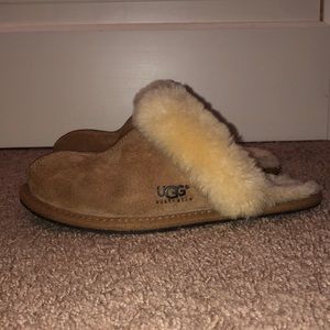 UGG SLIPPERS